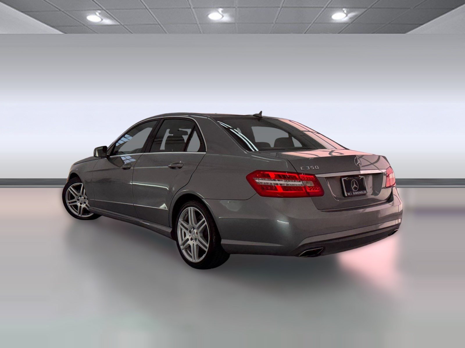 Used 2010 Mercedes-Benz E 350 Sedan image 3