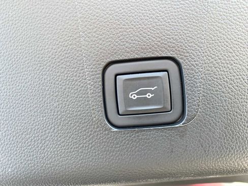 Used 2023 Chevrolet Traverse Premier w/ Redline Edition image 36