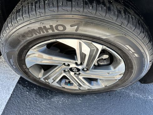 Used 2023 Hyundai Santa Fe SEL FWD image 6