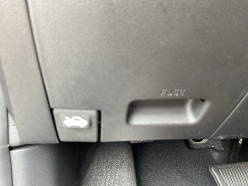 Used 2025 Hyundai Venue SEL FWD image 48