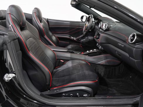 Used 2016 Ferrari California T RWD image 18