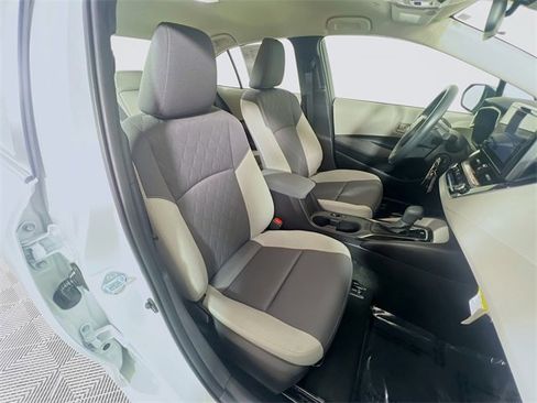 Used 2025 Toyota Corolla LE image 29