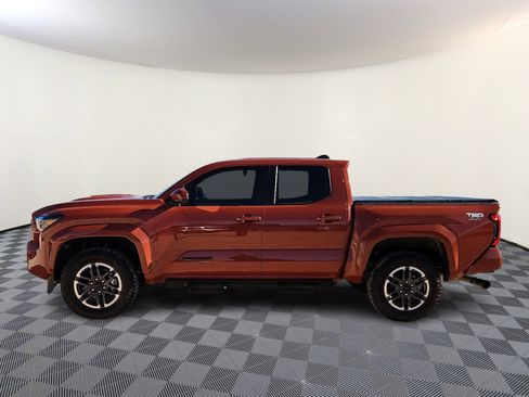 Used 2025 Toyota Tacoma TRD Sport image 2