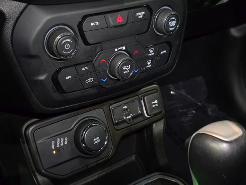 Used 2020 Jeep Renegade Limited w/ Safety and Security Group image 27