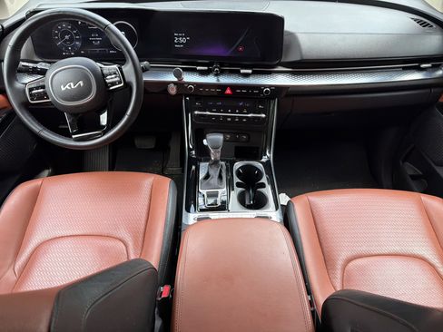 Used 2023 Kia Carnival SX Prestige FWD image 3