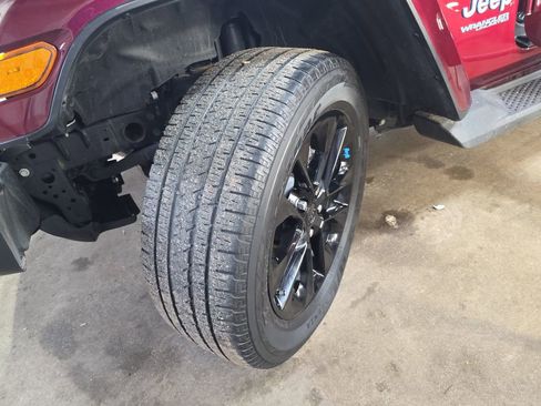 Used 2022 Jeep Wrangler Unlimited Sahara w/ Cold Weather Group image 30