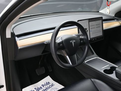 Used 2023 Tesla Model Y Long Range AWD/4WD image 17