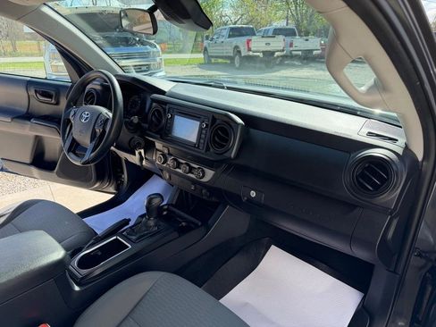 Used 2019 Toyota Tacoma SR w/ SR Convenience Package image 16