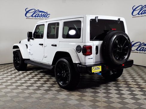 Used 2022 Jeep Wrangler Unlimited Sahara w/ Cold Weather Group image 2