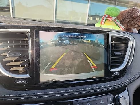 Used 2023 Chrysler Pacifica Limited w/ S Appearance Package image 21