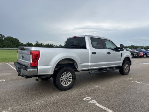 Used 2017 Ford F250 XL w/ STX Appearance Package AWD/4WD image 2