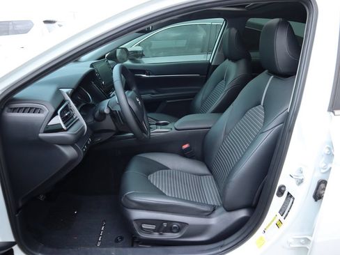 Used 2024 Toyota Camry SE w/ Audio Upgrade Package FWD image 9