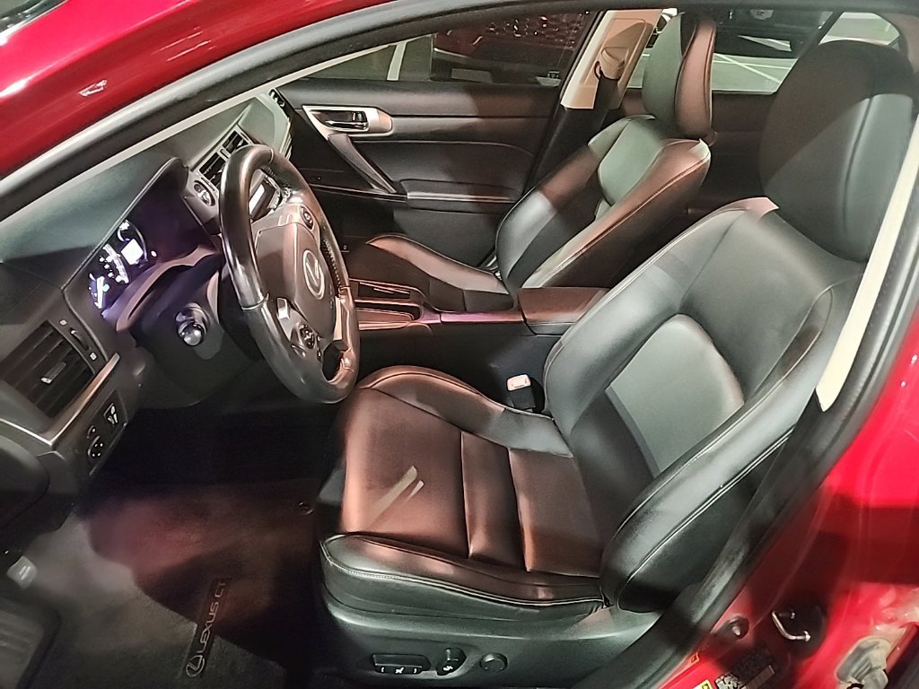 Used 2014 Lexus CT 200h w/ Seat Comfort Package FWD image 8