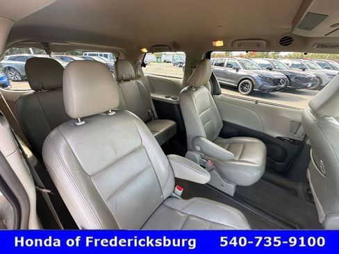 Used 2017 Toyota Sienna XLE Premium image 43