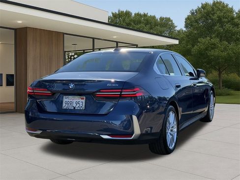 Used 2025 BMW 530i image 8