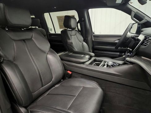Used 2024 Jeep Wagoneer L Series II w/ Flexible Seating Group AWD/4WD image 38