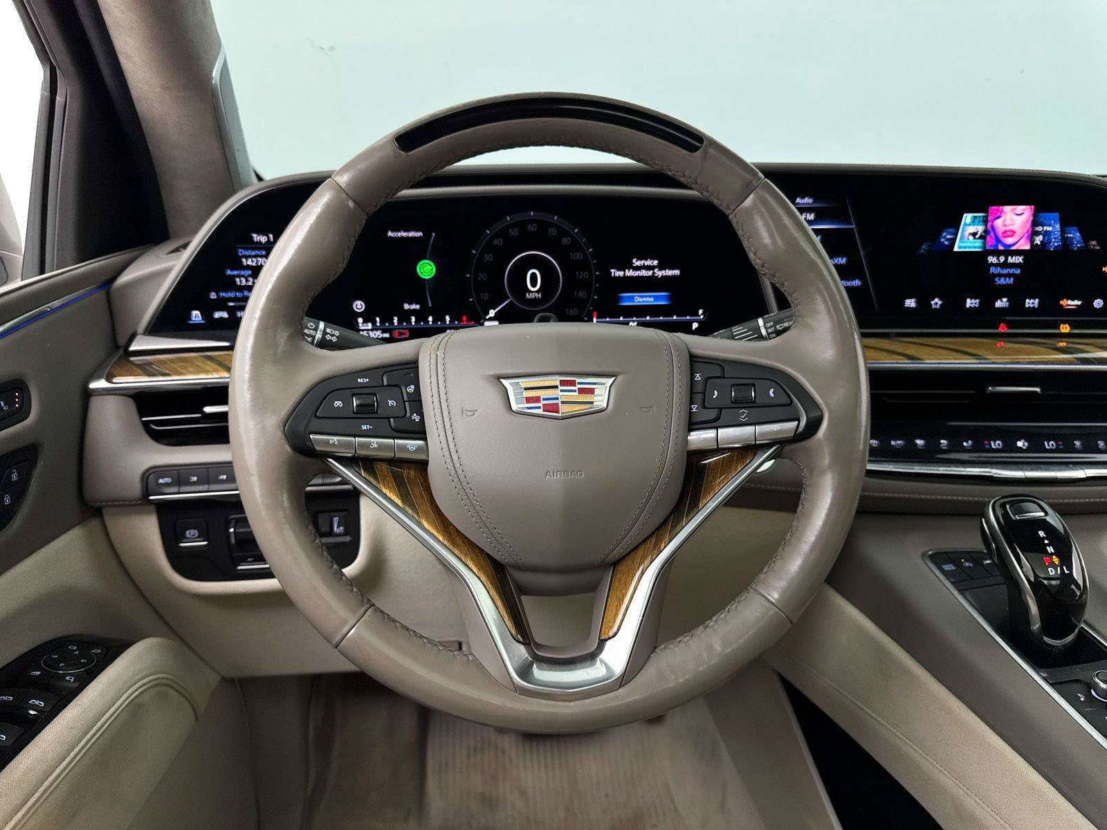 Used 2022 Cadillac Escalade Sport Platinum AWD/4WD image 3