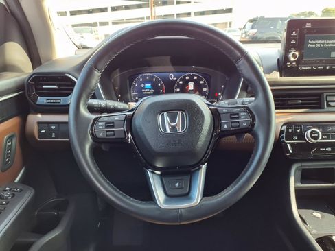 Used 2025 Honda Pilot Elite image 13