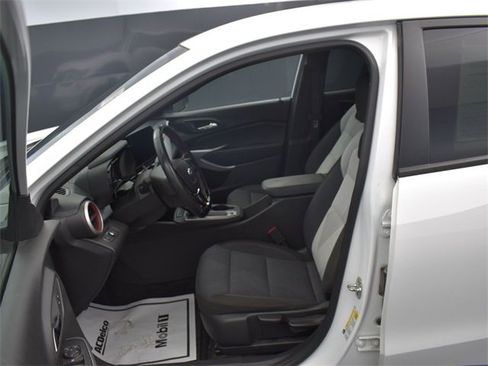 Used 2024 Chevrolet Trax RS w/ Driver Confidence Package image 9