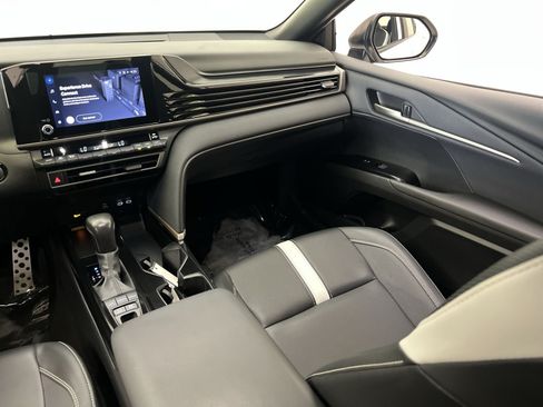 Used 2025 Toyota Camry SE FWD image 32