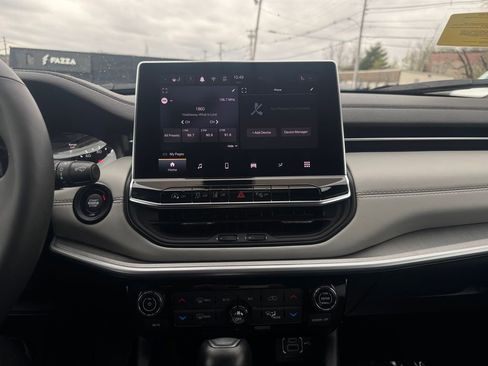 Used 2025 Jeep Compass Limited AWD/4WD image 30