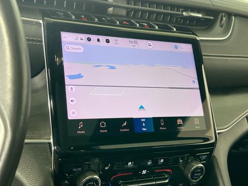 Used 2022 Jeep Grand Cherokee Overland w/ Luxury Tech Group IV image 13