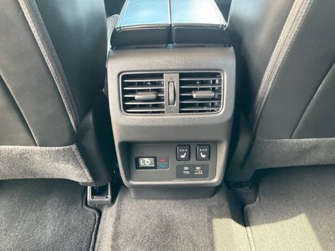 Used 2023 Nissan Rogue Platinum w/ Platinum Premium Package AWD/4WD image 28