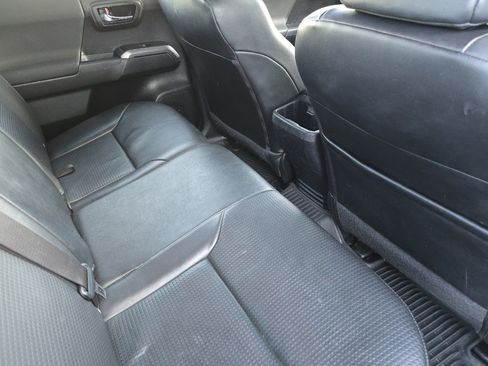 Used 2018 Toyota Tacoma TRD Off-Road image 16