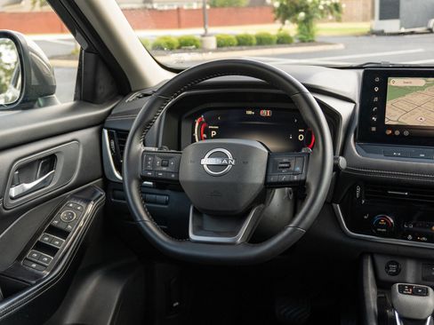 Used 2026 Nissan Rogue SL AWD/4WD image 22