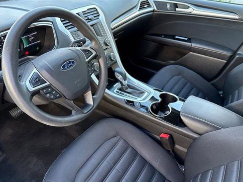 Used 2014 Ford Fusion SE image 9