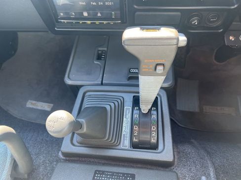 Used 1991 Mitsubishi Delica image 16