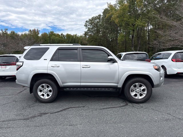 Used 2022 Toyota 4Runner SR5 AWD/4WD image 4