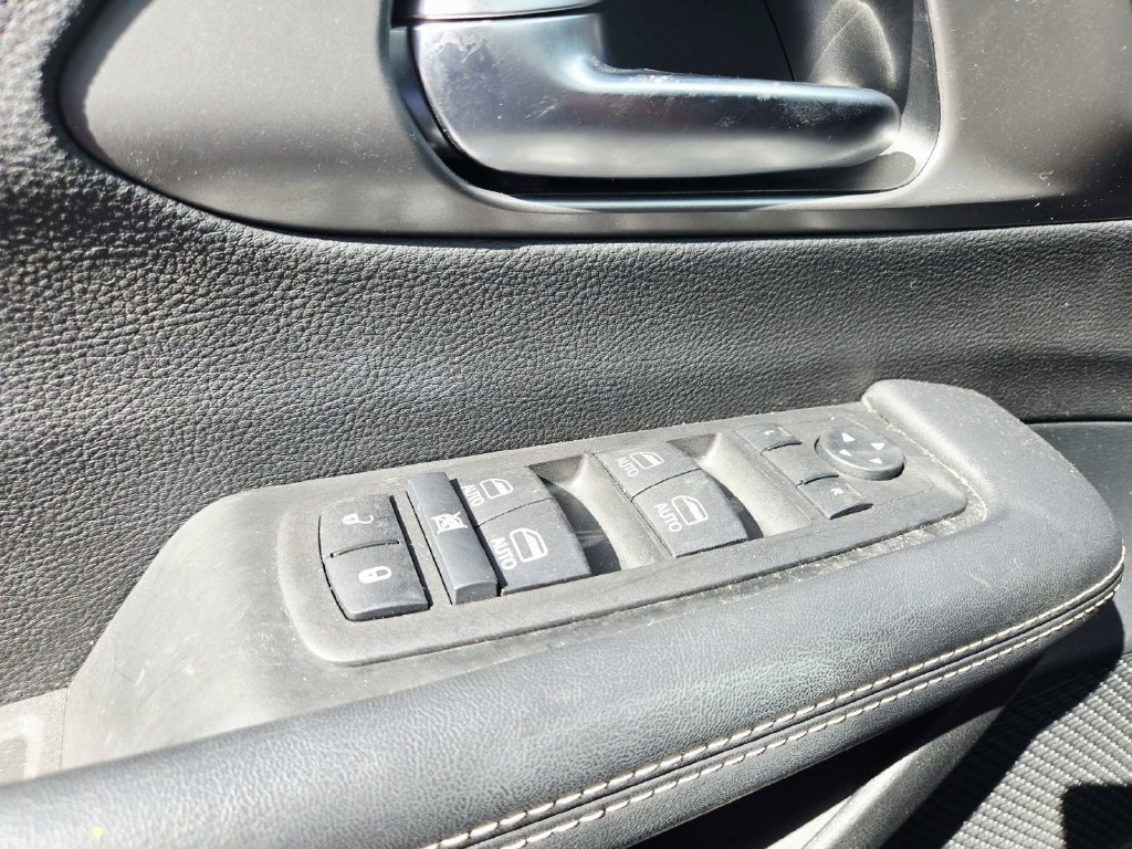 Used 2025 Chrysler Pacifica Select FWD image 36