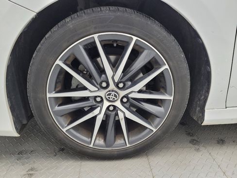 Used 2021 Toyota Camry XLE FWD image 31