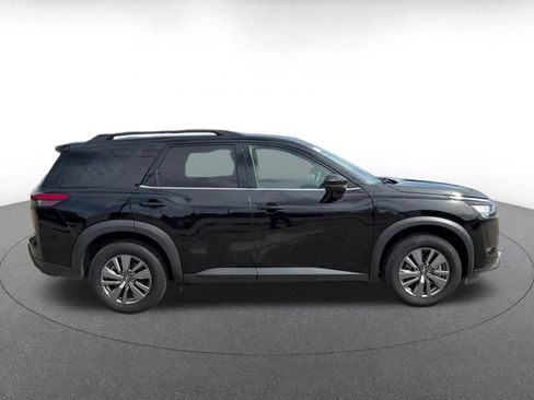 Used 2025 Nissan Pathfinder SV FWD image 13