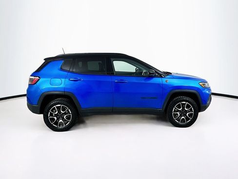 Used 2025 Jeep Compass Trailhawk AWD/4WD image 8