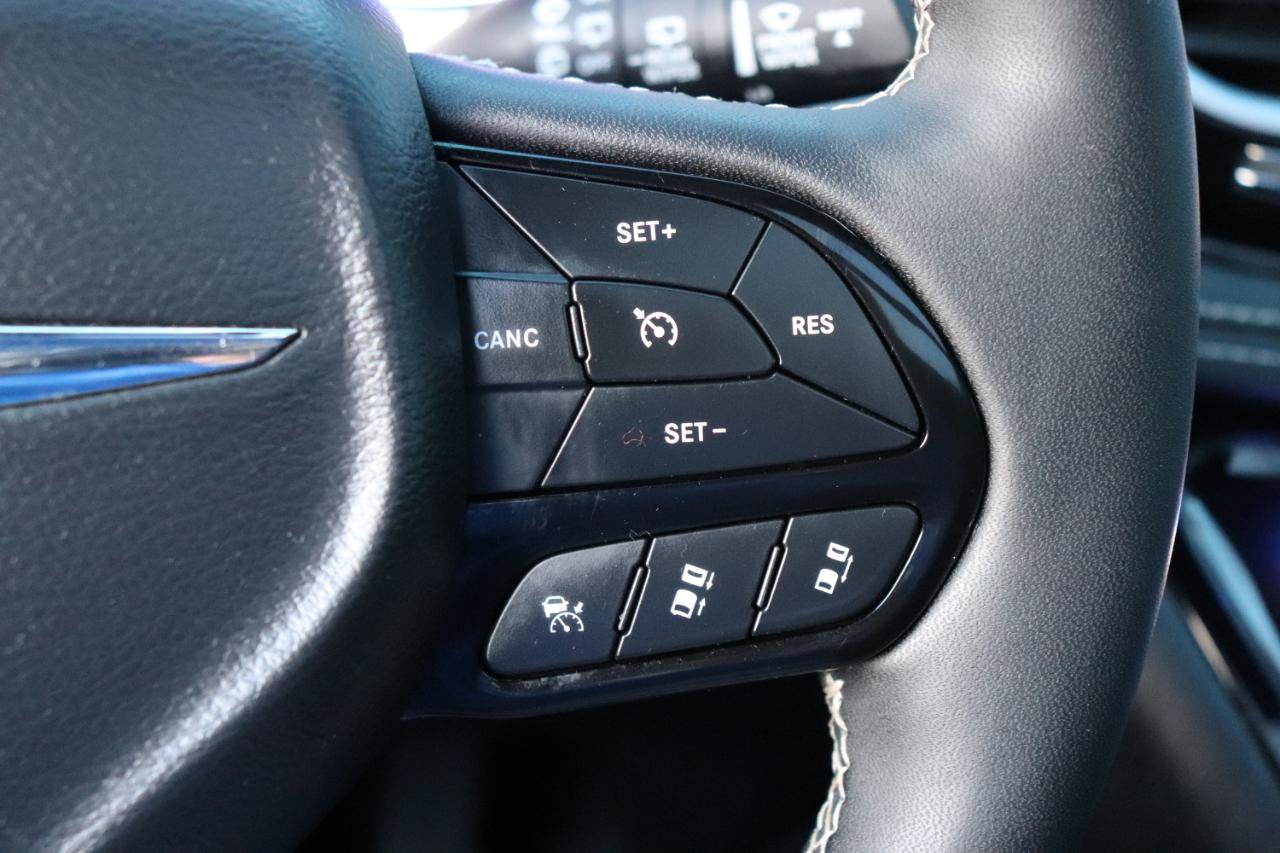 Used 2025 Chrysler Pacifica Limited FWD image 36