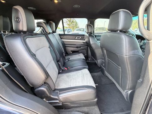Used 2017 Ford Explorer XLT w/ Equipment Group 202A FWD image 26