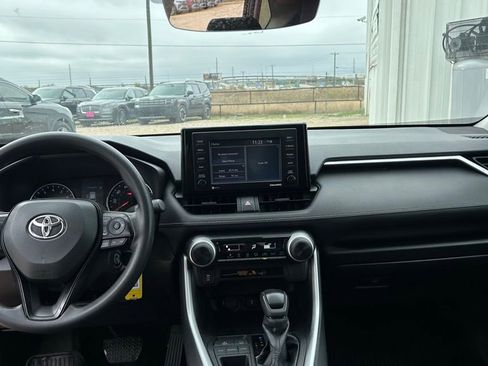Used 2022 Toyota RAV4 LE image 20