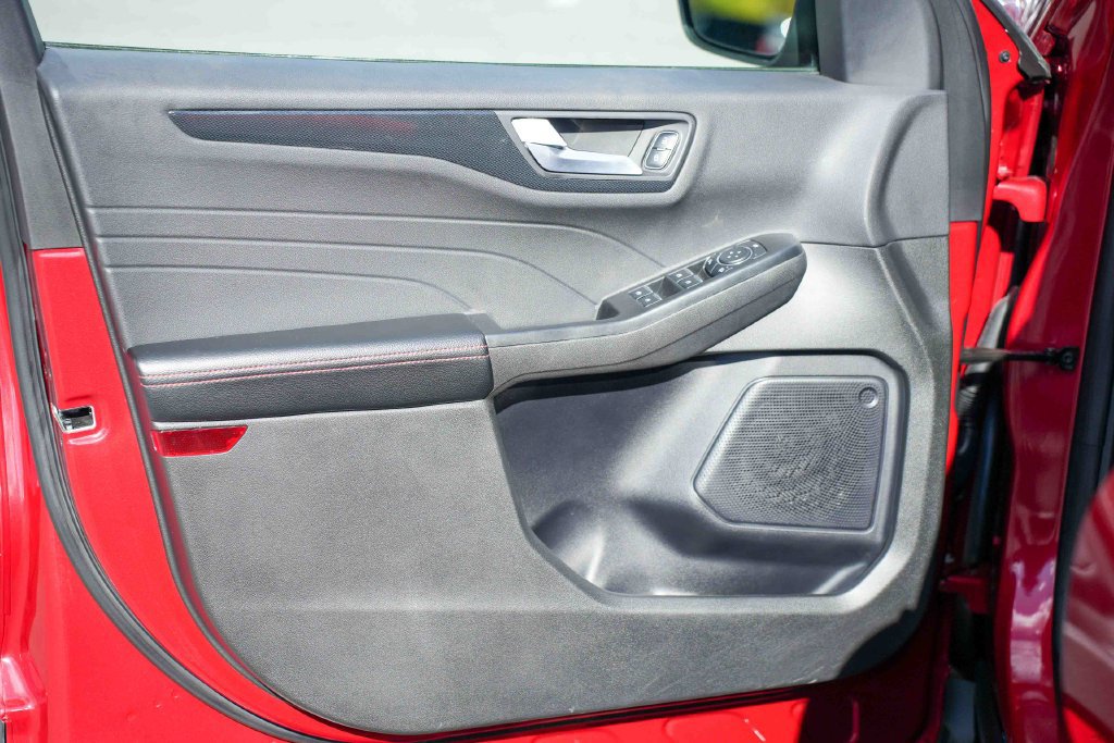 Used 2025 Ford Escape ST-Line Select AWD/4WD image 17