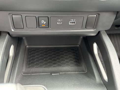 Used 2022 Nissan Frontier SV w/ Technology Package RWD image 24