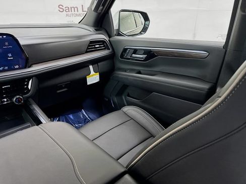 Used 2025 Chevrolet Tahoe Premier AWD/4WD image 25