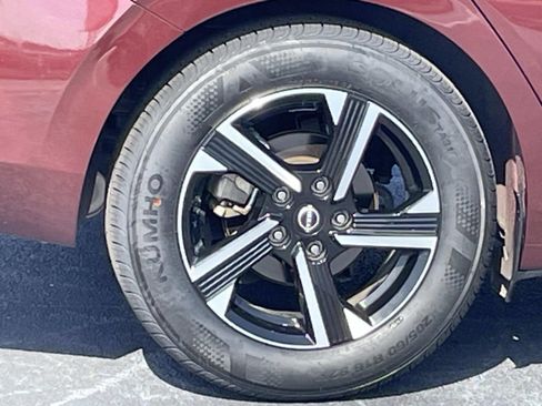 Used 2024 Nissan Sentra SV FWD image 9