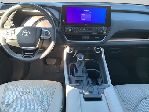 Used 2024 Toyota Grand Highlander Limited image 15