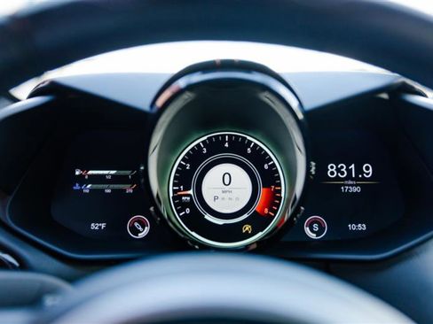 Used 2020 Aston Martin V8 Vantage Coupe image 19