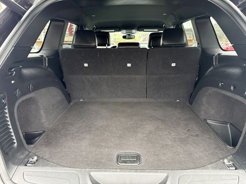Used 2019 Jeep Grand Cherokee Altitude RWD image 9