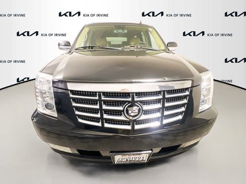 Used 2011 Cadillac Escalade ESV Premium image 2
