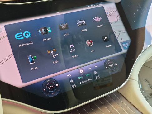 Certified 2022 Mercedes-Benz EQS 580 4MATIC Sedan image 23