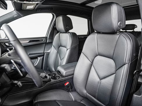 Certified 2026 Porsche Macan AWD/4WD image 5