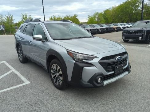 Used 2023 Subaru Outback Touring AWD/4WD image 15